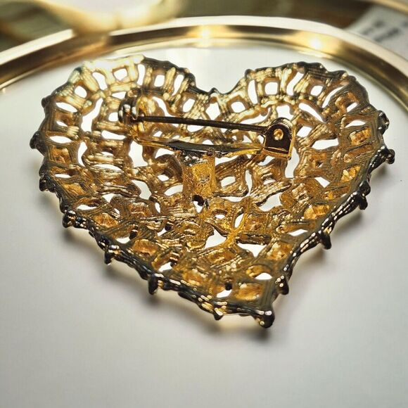 Vtg Gold Tone Heart Brooch Intricate Ornate Pin Unique Love Geometric Textured - Picture 7 of 10